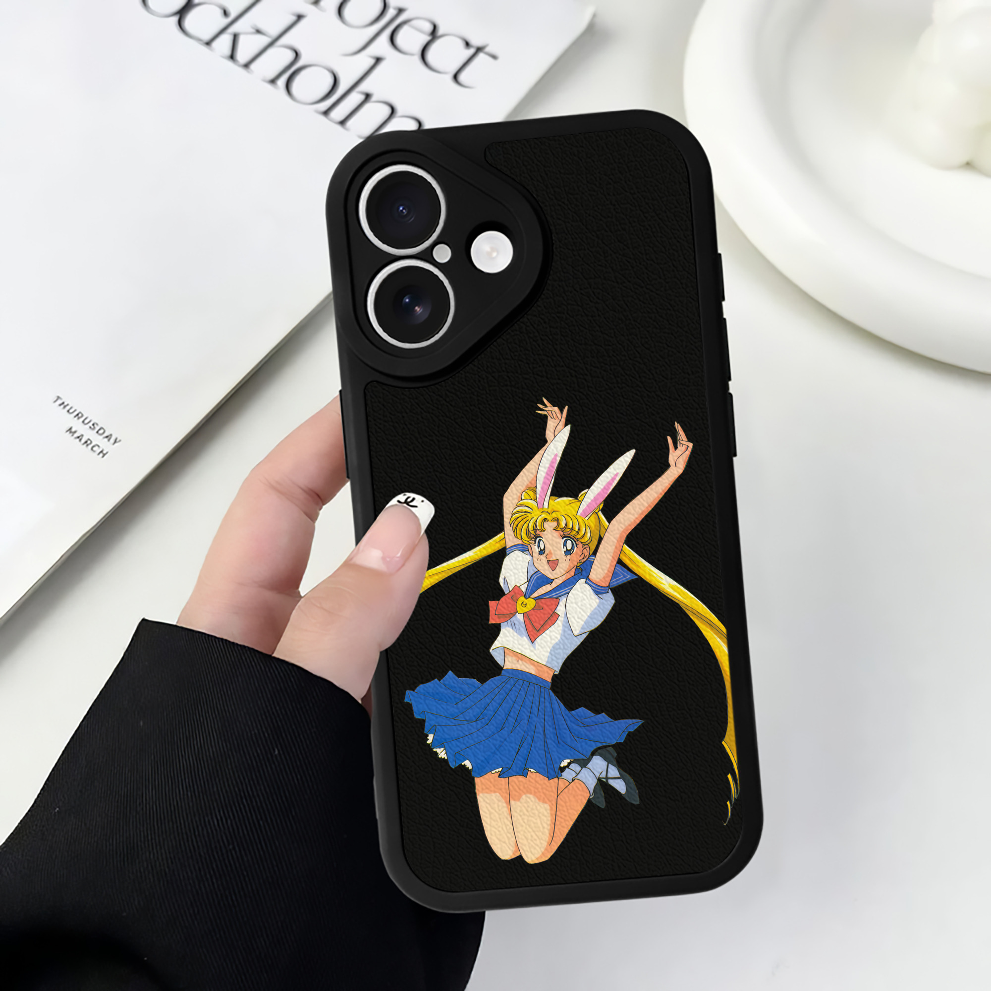 （画像用） 美少女戦士セーラームーン 愛野 美奈子 あいの みなこ Sailor Moon Aino Minako 【iPhone 16シリーズ対応】シリコンスマホケース（レザー調） 材質：シリコン